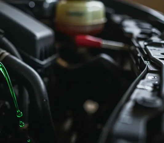 Common causes of car coolant leaks