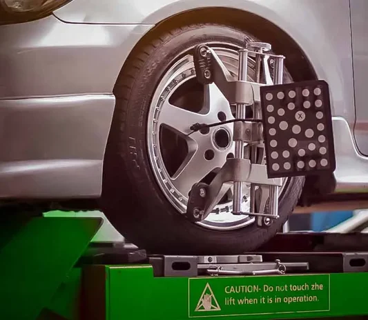 Wheel alignment machine in use on a customer car in Abu Dhabi